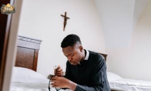 8 Powerful Removal Prayer to Break Burdens & Fear Strongholds Now